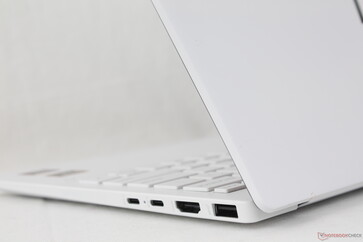 Vooral het keramische oppervlak verbergt vingerafdrukken en vlekken heel goed