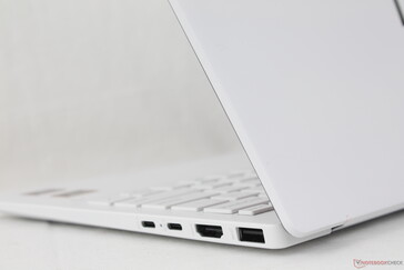 Vooral het keramische oppervlak verbergt vingerafdrukken en vlekken heel goed