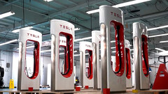 Geprefabriceerde Superchargers maken installatie 50% sneller (afbeelding: Tesla)