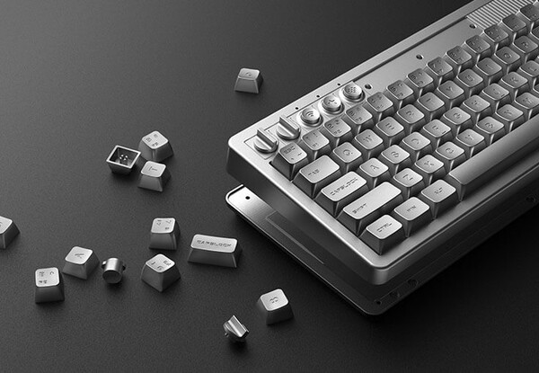 Het 8BitDo Retro 68 Keyboard - NES 40th Limited Edition heeft een aluminium behuizing. (Afbeeldingsbron: 8BitDo)
