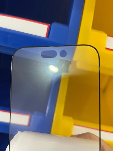 iPhone 14 Pro screen protector. (Afbeelding bron: @UniverseIce)