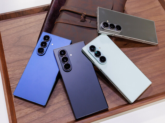 De Galaxy Z Fold7 is verkrijgbaar in vier kleuropties Blue Shadow, Jet Black, Mint en Silver Shadow. (Afbeelding bron: Notebookcheck)