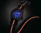 Het Seiko 5 Sports x Bamford Limited Edition horloge (afbeelding) heeft een groenblauwe wijzerplaat die wordt geaccentueerd door opvallende oranje, blauwe en witte elementen op zowel de wijzerplaat als de nylon band. (Afbeeldingsbron: Seiko)