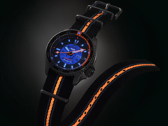 Het Seiko 5 Sports x Bamford Limited Edition horloge (afbeelding) heeft een groenblauwe wijzerplaat die wordt geaccentueerd door opvallende oranje, blauwe en witte elementen op zowel de wijzerplaat als de nylon band. (Afbeeldingsbron: Seiko)