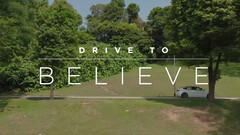 De eerste Tesla-reclame is getiteld 'Drive to Believe' (afbeelding: Tesla Asia/Twitter)