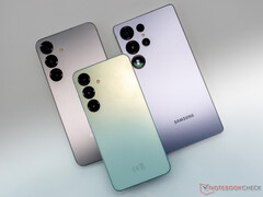 Samsung's trio uit de Galaxy S25-serie zou tot bijna de lente van 2026 in de schappen moeten liggen. (Afbeeldingsbron: Notebookcheck)