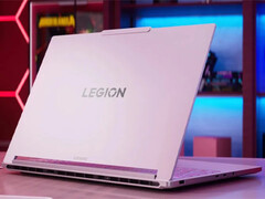 Lenovo verkoopt de Legion 7a momenteel in een stijlvolle witte afwerking.