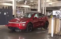 Een Tesla Model Y rijdt autonoom naar de parkeerplaats tijdens een Giga Texas fabriekstour door Lara Trump (Beeldbron: Tesla North America on X)