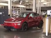 Een Tesla Model Y rijdt autonoom naar de parkeerplaats tijdens een Giga Texas fabriekstour door Lara Trump (Beeldbron: Tesla North America on X)