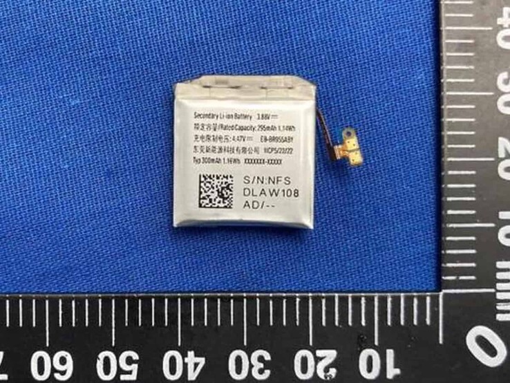 300 mAh batterij voor "SM-R95x", wat een Watch6 Classic of Watch6 Pro model zou kunnen zijn. (Bron: GalaxyClub)
