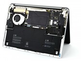 De binnenkant van de Surface Laptop 7 is gemakkelijk toegankelijk. (Afbeelding: iFixit)