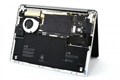 De binnenkant van de Surface Laptop 7 is gemakkelijk toegankelijk. (Afbeelding: iFixit)