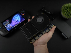 De voeding van de eGPU is bijna net zo groot als de eenheid zelf. (Afbeeldingsbron: ETA Prime)