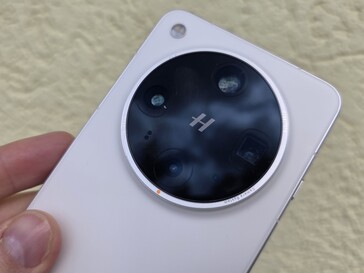 Oppo Find X8 Ultra in review. (Afbeeldingsbron: Marcus Herbrich/Notebookcheck)