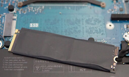 De SSD is veilig ingesloten voor een betere warmteafvoer