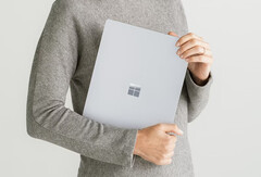 De consumentenversie van de Surface Laptop 6 zou wel eens beter kunnen presteren dan zijn &#039;voor bedrijven&#039; broertje, laatstgenoemde afgebeeld. (Afbeeldingsbron: Microsoft)