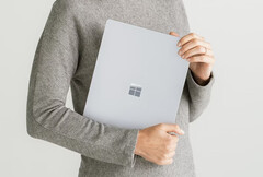De consumentenversie van de Surface Laptop 6 zou wel eens beter kunnen presteren dan zijn 'voor bedrijven' broertje, laatstgenoemde afgebeeld. (Afbeeldingsbron: Microsoft)