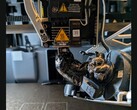 Een klodder filament op de spuitmond van een Bambu Lab 3D-printer