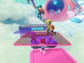 Popucom screenshot met personages op platforms in wolken die puzzels oplossen