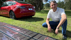 Deze Tesla is op weg voor een road trip van 9.380 mijl aangedreven door zonnepanelen (foto: Charge Australia)
