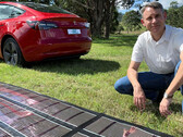 Deze Tesla is op weg voor een road trip van 9.380 mijl aangedreven door zonnepanelen (foto: Charge Australia)