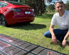 Deze Tesla is op weg voor een road trip van 9.380 mijl aangedreven door zonnepanelen (foto: Charge Australia)