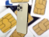iPhone 14 smartphones worden niet geleverd met een verwijderbare simlade. (Bron: Notebookcheck, PublicDomainPictures op Pixabay-bewerkt)