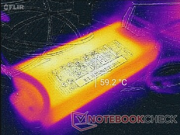 AC adapter kan tot 60 C warm worden tijdens het spelen