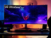 De UltraGear 45GR95QE is een van de eerste grote, gebogen, 240 Hz en OLED gaming monitoren. (Beeldbron: LG)