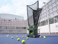 De Acemate S10 Pro-tennisrobot kan oefeningen uitvoeren, rally’s spelen en returns vangen op gravel-, gras- en hardcourtbanen.