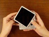 De nieuwste retro-handheld van Anbernic draait het scherm om de knoppen bloot te leggen.