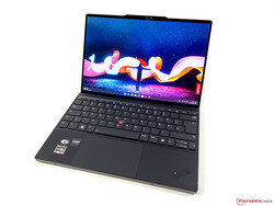 Review: Lenovo ThinkPad Z13 G1 OLED. Testapparaat geleverd door Lenovo Duitsland