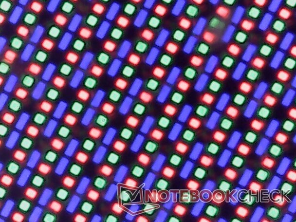 In een OLED-scherm werkt elke rode, groene en blauwe subpixel als een gekleurd lampje (Afbeelding bron: Notebookcheck)