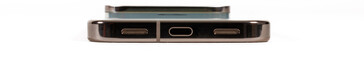 Onderkant: Luidspreker, USB 3.2-poort, Microfoon