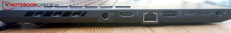 Links: AC, HDMI 2.1 TMDS, GigabitLAN, USB-A 3.2 Gen2, USB-C/Thunderbolt 4 (incl. DP en PD), USB-C 3.2 Gen2 (incl. DP en PD), headset-poort