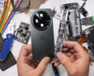 De OnePlus Open post-teardown. (Bron: JerryRigEverything via YouTube)