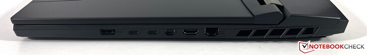 Rechterkant: USB-A 3.2 Gen.2 (10 Gbps), 2x USB-C 4.0 met Thunderbolt 4 (40 Gbps, DisplayPort-ALT-modus, 1x met Power Delivery), Mini-DisplayPort, HDMI 2.1, 2,5 Gbps Ethernet