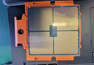 AMD EPYC Genoa chip. (Bron: Yuuki_AnS)