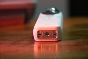 De Insta360 X5 wordt nu geleverd met magnetisch montagesysteem (afbeeldingsbron: Abhinav Fating/Notebookcheck)