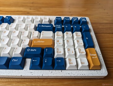 NumPad- en pijltjestoetsen staan dichter bij elkaar gedrukt in vergelijking met full-size toetsenborden
