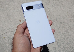 De Pixel 7a in zijn Arctic Blue afwerking. (Beeldbron: Munchy)