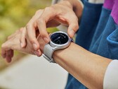 De volgende generatie versie van Google Assistant voor Wear OS lijkt behoorlijk veeleisend te zijn voor smartwatch-hardware. (Afbeelding bron: Samsung)
