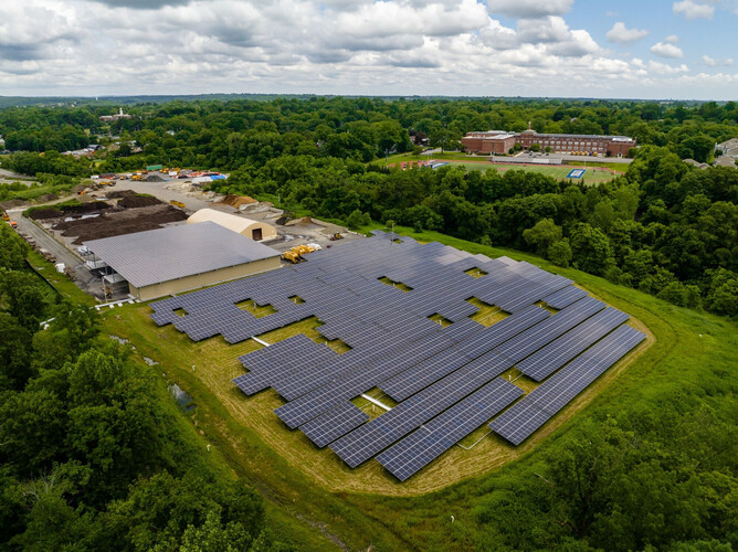 Zonnepark op het terrein van een niet meer gebruikte stortplaats in White Plains, New York (Afbeelding: DSD Renewables)