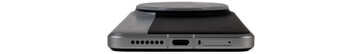 Onderste rand: Luidspreker, USB-poort, microfoon en SIM-lade (Afb. bron: Daniel Schmidt)