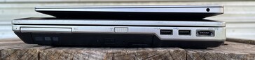 Rechts: Boven - MacBook Air 2020 (MBA 2020) met 3,5 mm audio-aansluiting; Onder - Dell Latitude E6430 met ExpressCard, verwisselbaar DVD-station, WiFi-schakelaar, 2x USB-A 3.0 (5 Gbps), eSATA/USB-A 2.0