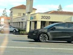 Tesla&#039;s vernieuwde Model Y - met de codenaam Juniper - lijkt een intrigerende facelift te worden. (Afbeeldingsbron: @Y2KColin op X/Twitter)