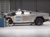 De crashtest van de Tesla Cybertruck IIHS (bron: IIHS)