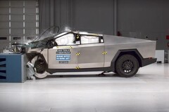 De crashtest van de Tesla Cybertruck IIHS (bron: IIHS)