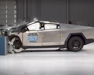 De crashtest van de Tesla Cybertruck IIHS (bron: IIHS)