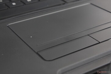 Het touchpad is kleiner dan het lijkt omdat het dunne gebied boven de geïntegreerde muisknoppen gewoon dode ruimte is